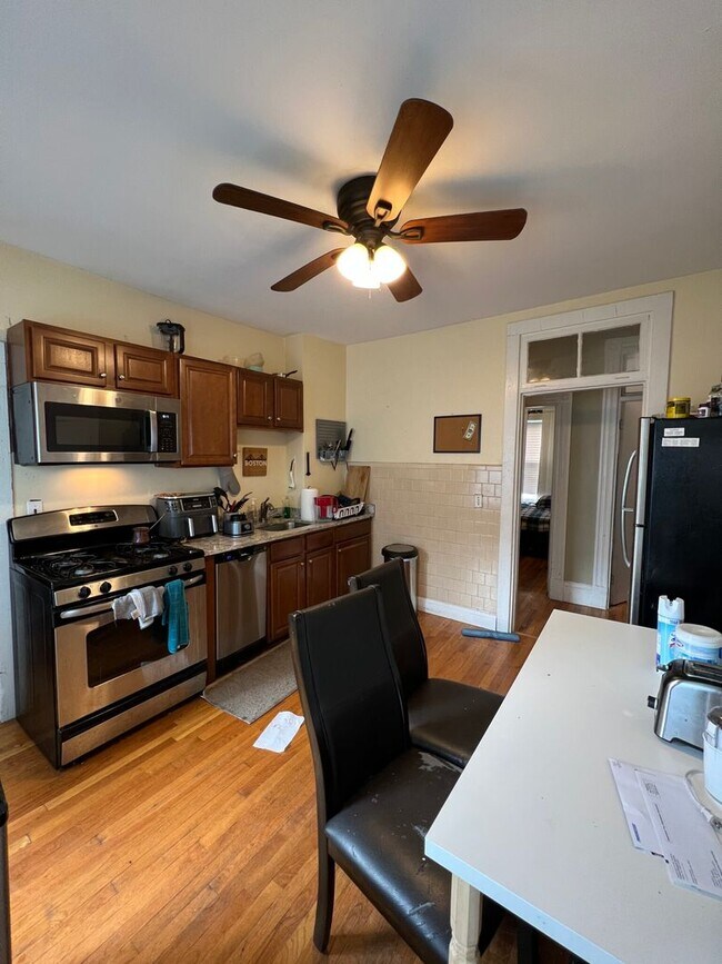 Foto del edificio - Porter Square, Eat-in Kitchen, Laundry on ...