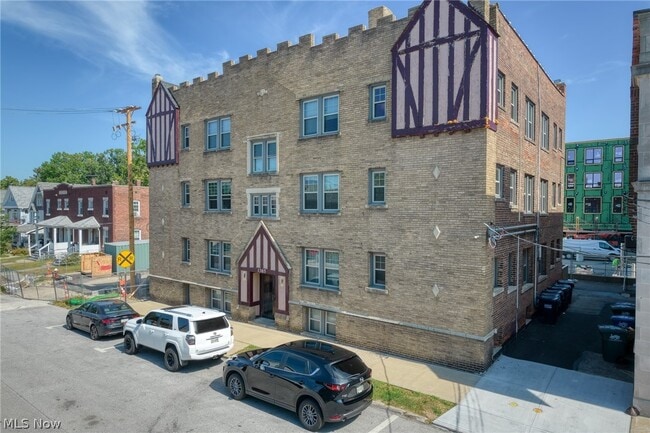 Building Photo - 1385 Cranford Ave