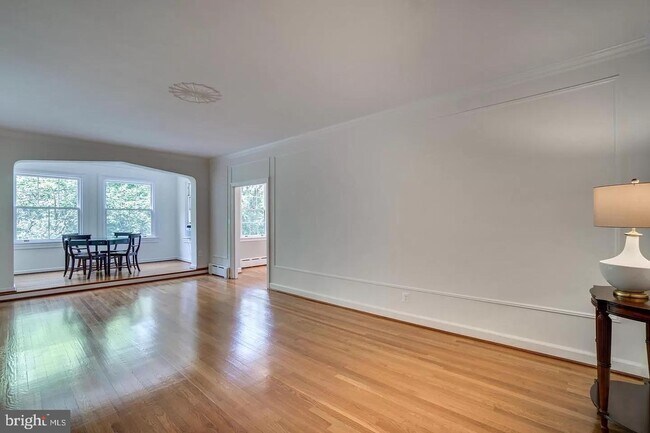 Foto del edificio - 2737 Devonshire Pl NW