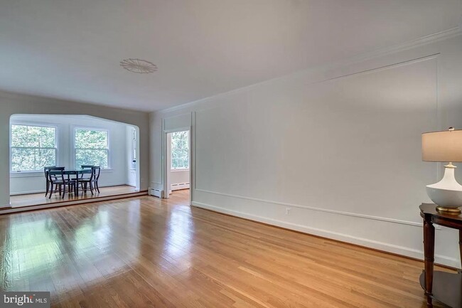Building Photo - 2737 Devonshire Pl NW