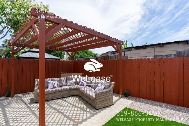 Building Photo - 4833 Lantana Dr