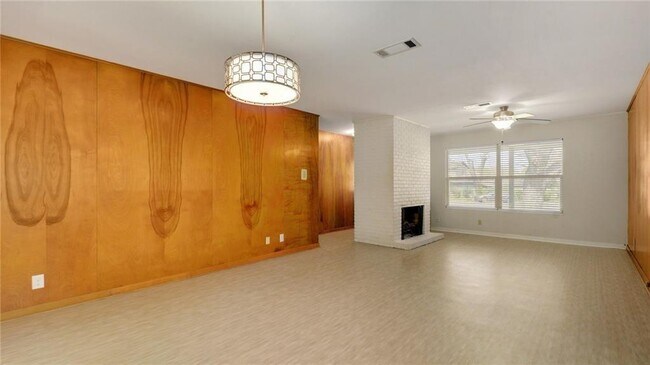 Foto del edificio - 703 Buckingham Cir