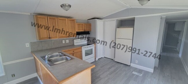 Building Photo - 20 Hall Ln
