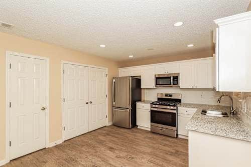 Building Photo - 2992 Knoll View Pl