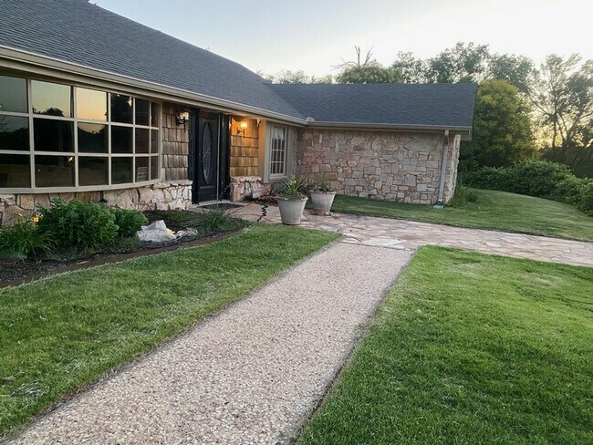 Foto del edificio - Gorgeous Home for Lease