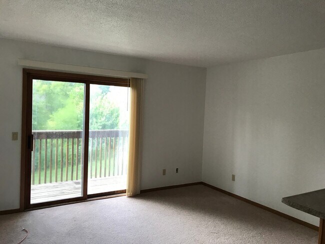 Building Photo - 2635 Westwinds Dr