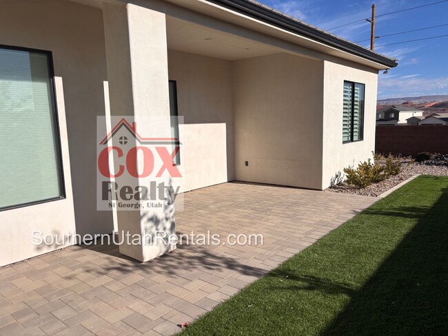 Foto del edificio - 4 bed / 2 bath Single Story in Red Mesa!