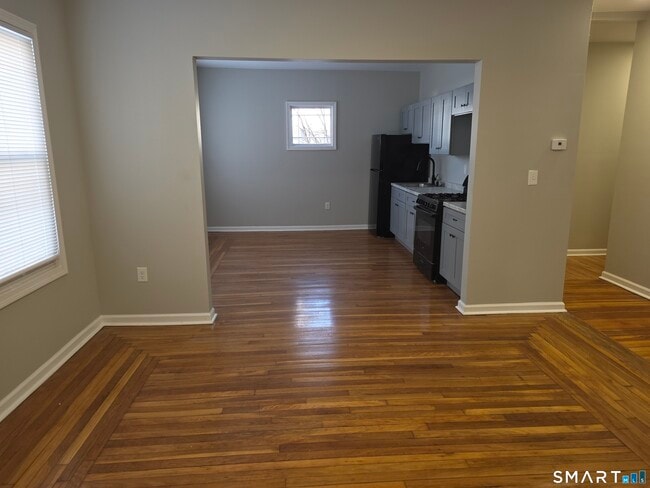 Foto del edificio - 248 Bassett St