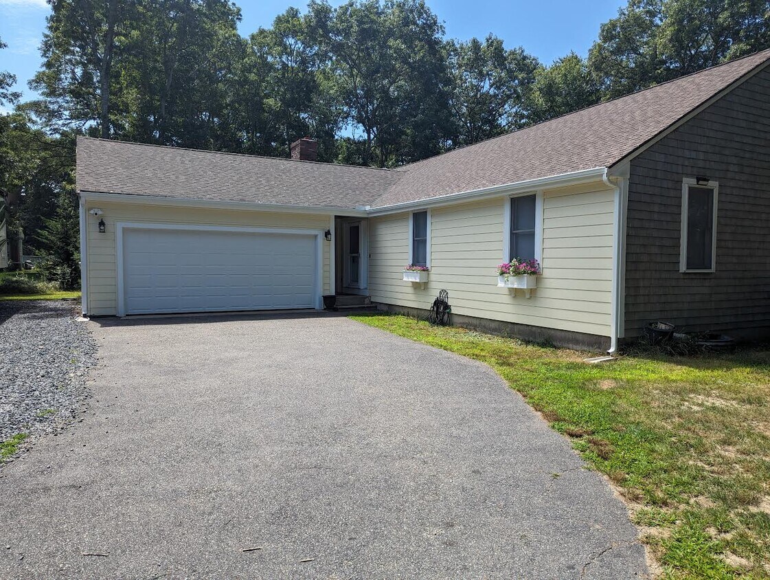 Primary Photo - 16 Evergreen Dr