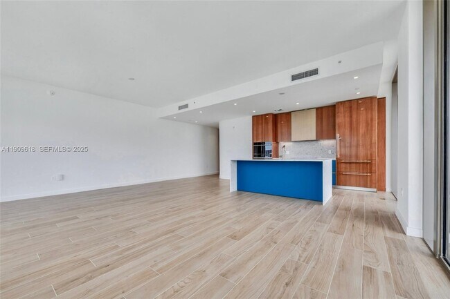 Foto del edificio - 2678 Tigertail Ave