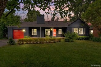 Building Photo - 4911 Oak Hill Dr