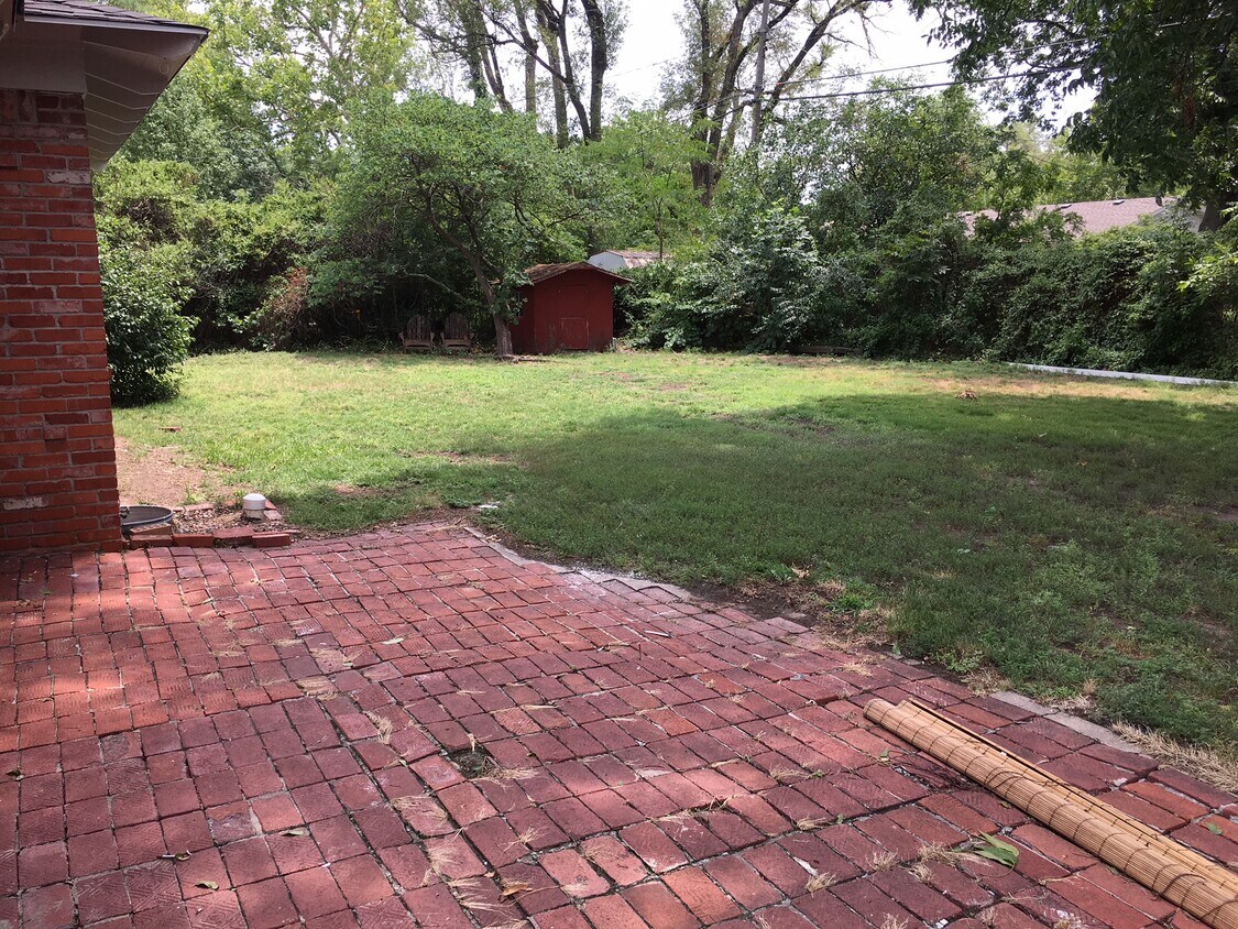 large, private, fenced back yard - 151 S Bonnie Brae St