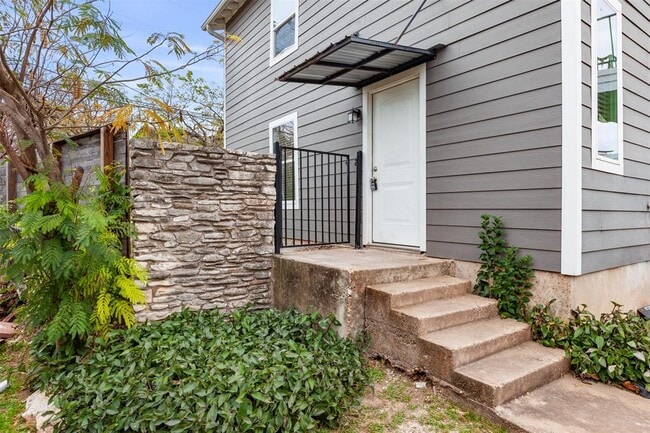 Building Photo - 7305 Grand Canyon Dr