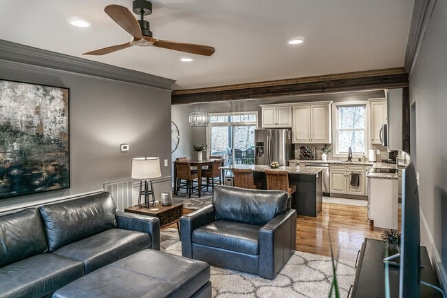 Foto del edificio - Stunning Custom Built Home in Ridgefields