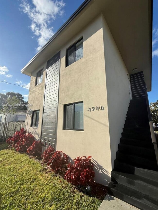 Building Photo - 3710 NW 13th Pl