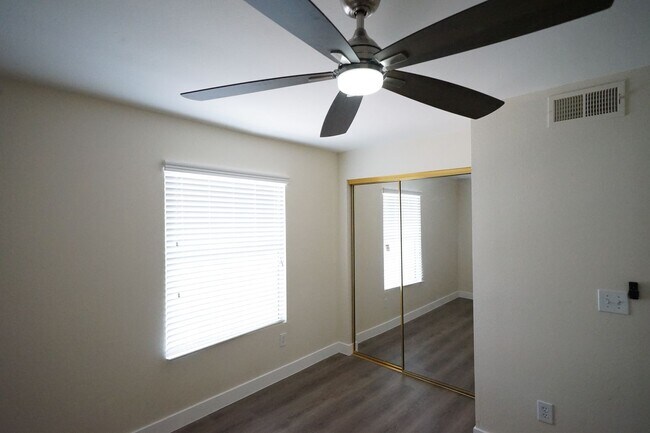 Foto del edificio - 231 W Horizon Ridge Pkwy