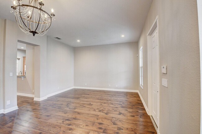 Building Photo - 837 NW 82nd Ln