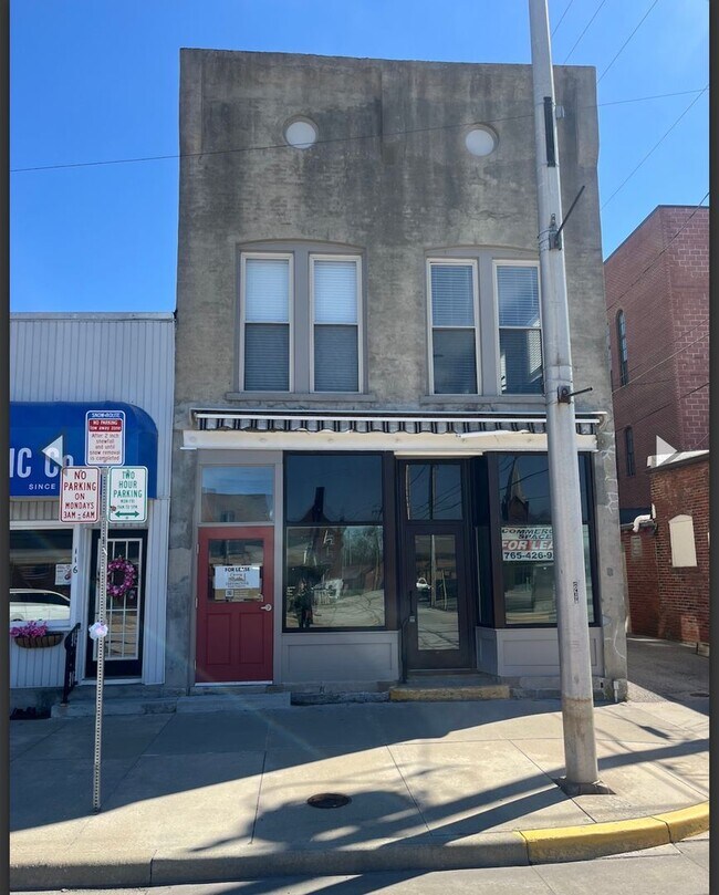 Building Photo - 114 E Franklin St
