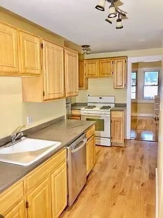 Photo - Spacious 2 BED 1 BATH close to Forest Hills Train Station Apartment