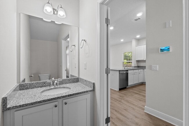 Foto del edificio - 223 Sandhill Pines Dr