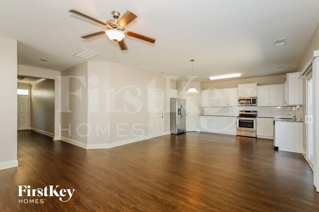 Foto del edificio - 9026 Evans Woods Dr