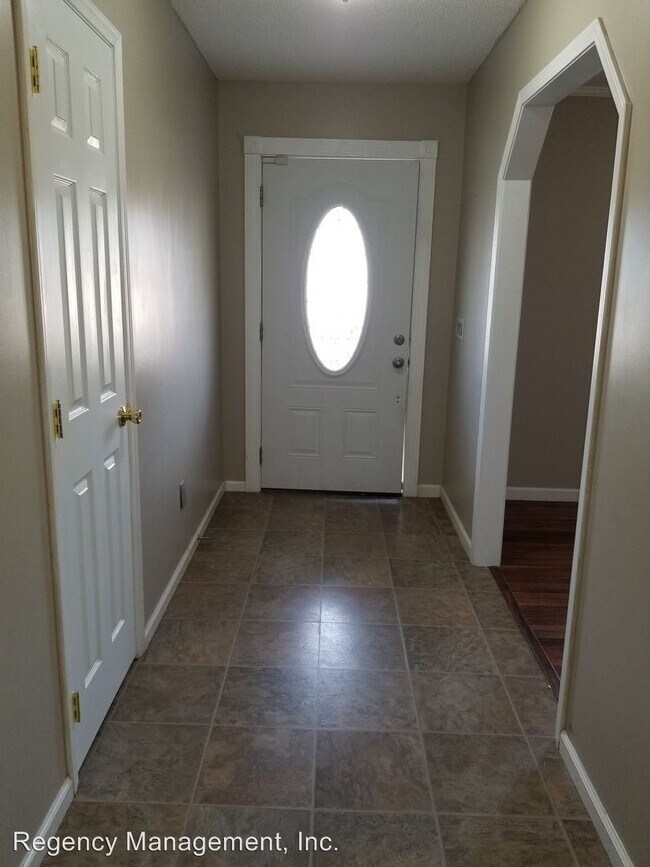 Foto del edificio - 4 br, 2 bath House - 102 North Woodlawn