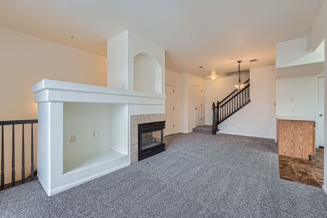 Building Photo - Spacious & Bright 2-Bed, 2.5-Bath Townhome...