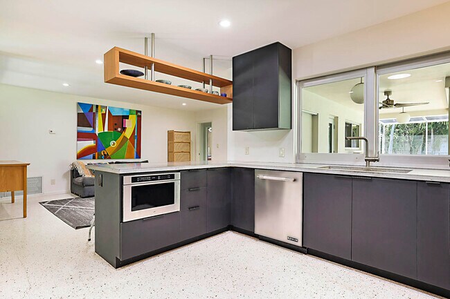 Foto del edificio - 400 NW 6th Ave