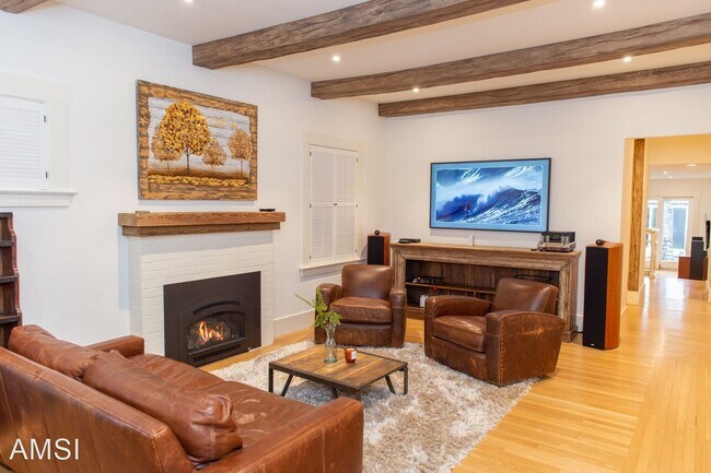 Foto del edificio - 4 br, 3 bath House - 1016 Spring Street