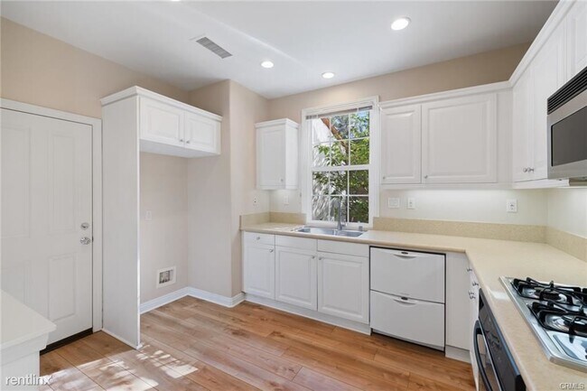 Foto del edificio - 4 br, 3 bath Condo - 119 White Flower