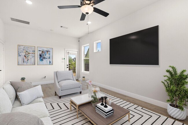 Foto del edificio - 15159 Parkland Canyon Dr