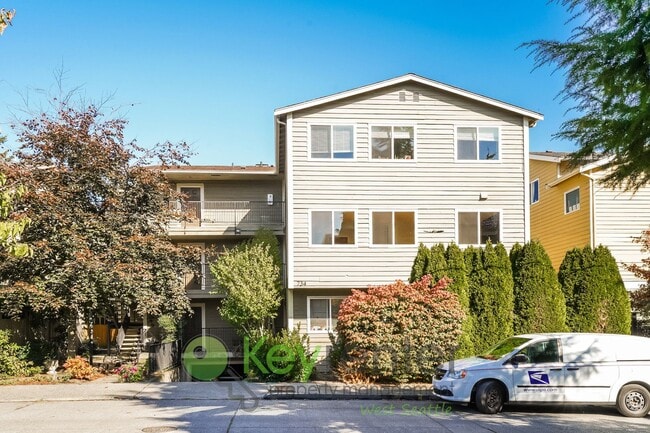 Remodeled Two-Bedroom with Open Floor Plan... - Remodeled Two-Bedroom with Open Floor Plan... House