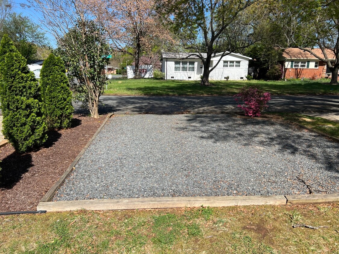 Building Photo - 4832 Holbrook Dr