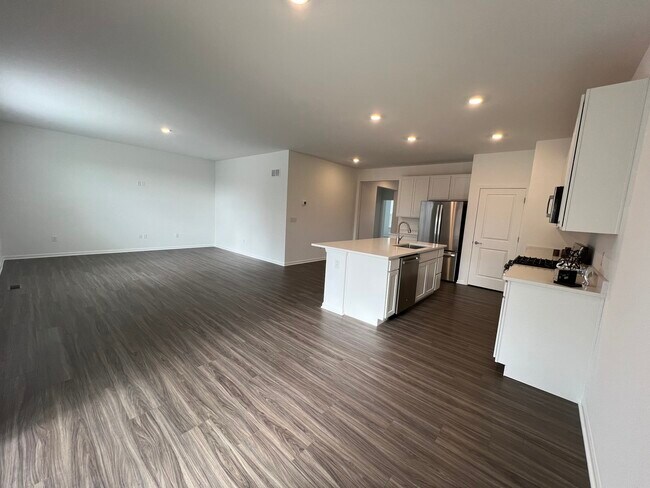 Building Photo - 8611 White Oaks Ct
