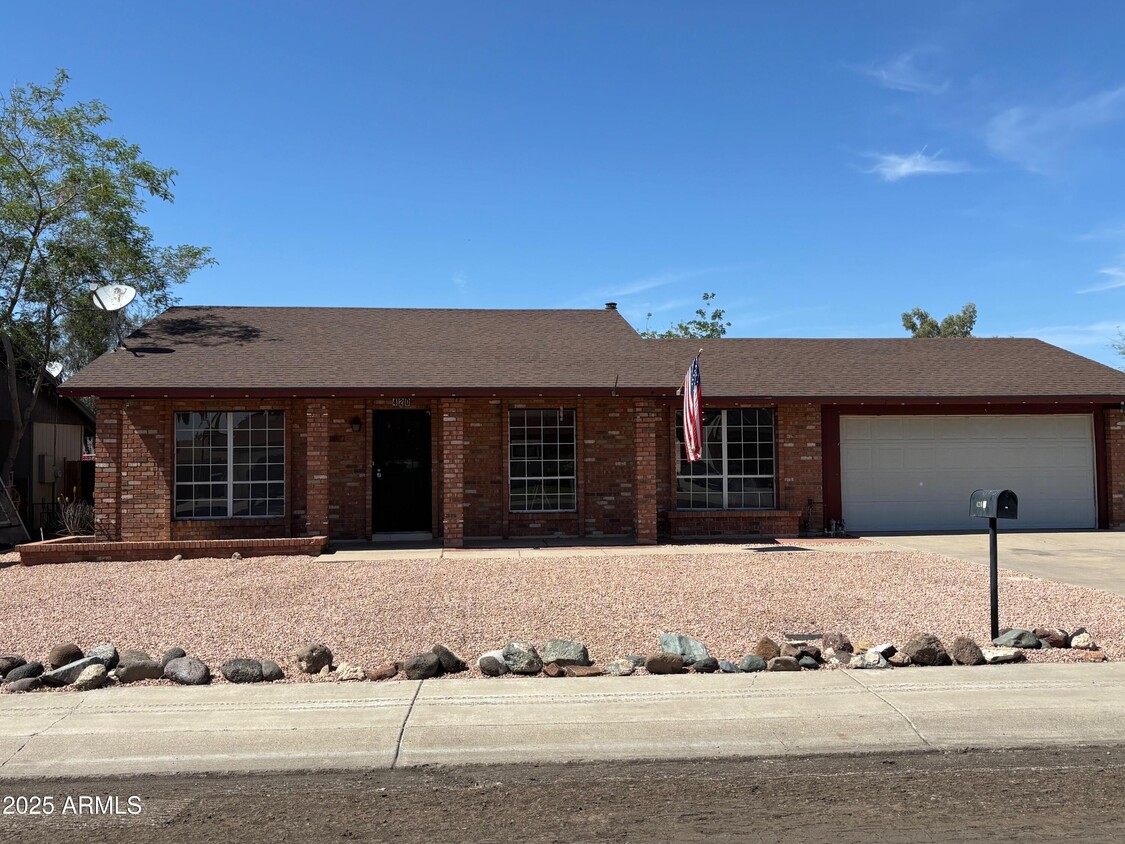 Primary Photo - 420 W Sequoia Dr