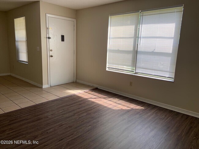 Foto del edificio - 453 Bentwood Ln