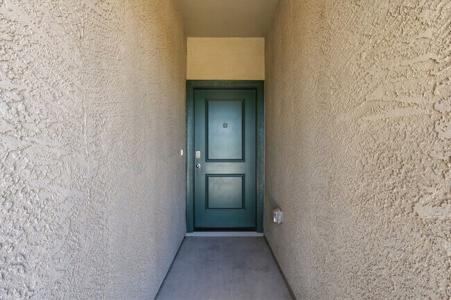 Foto del edificio - 1575 E Fletcher Dr