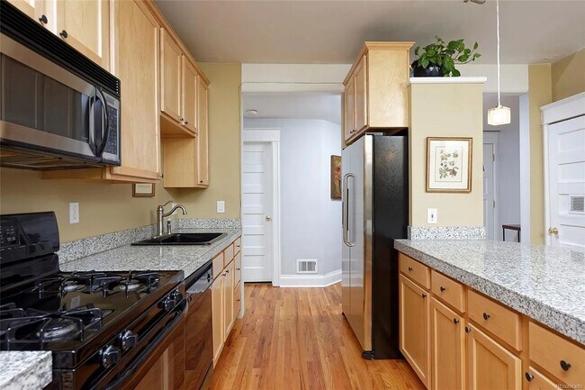 Foto del edificio - 1362 N Marion St