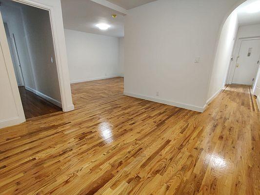 Foto del edificio - 3 bedroom in BRONX NY 10453