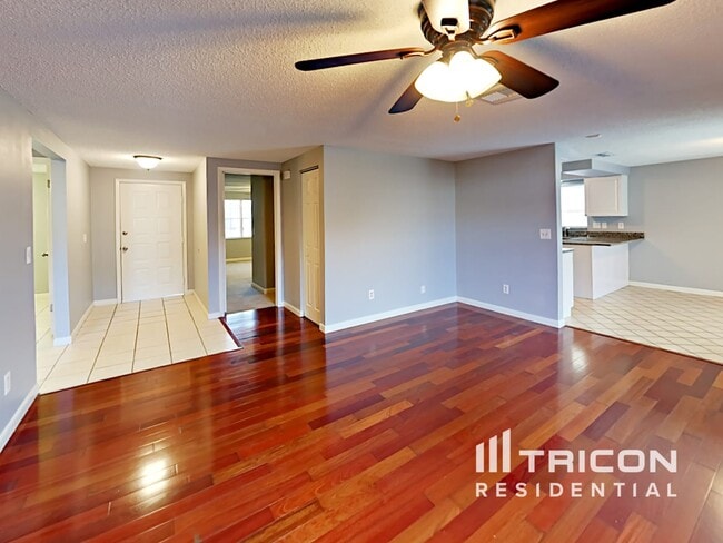 Building Photo - 3311 Russett Dr