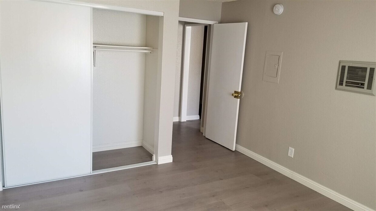 Building Photo - 2 br, 1.5 bath Apartment - 9075 Cedros Ave 15