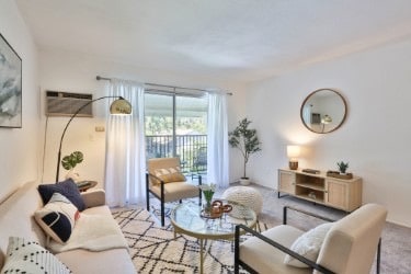 Building Photo - 1760 Halford Ave