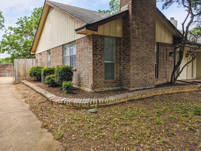 Foto del edificio - Cute 1 story duplex in Euless in CGISD