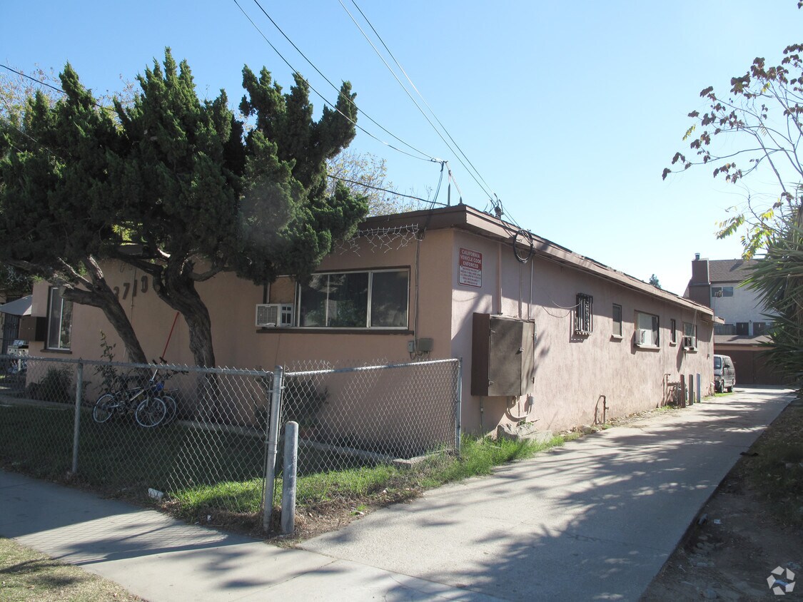 Building Photo - 13710 Los Angeles St