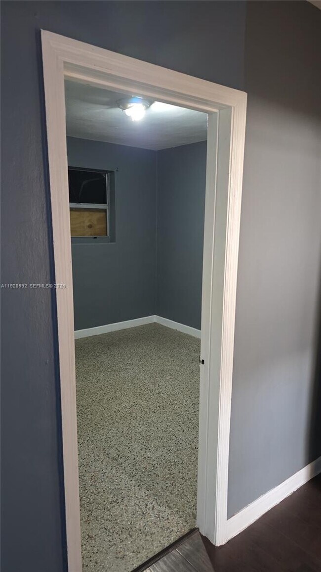 Foto del edificio - 3300 NW 23rd Ave