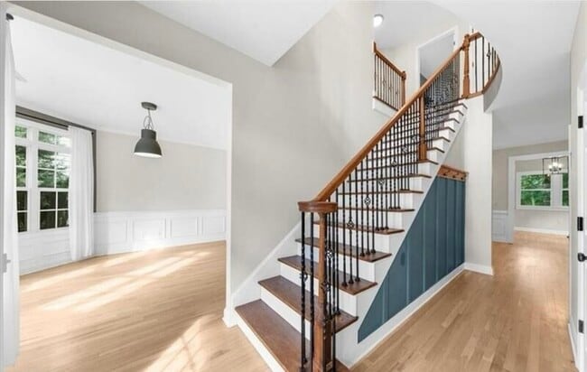 Building Photo - 164 Greenview Dr