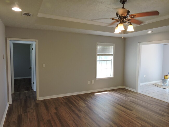Building Photo - 211 Westview Dr