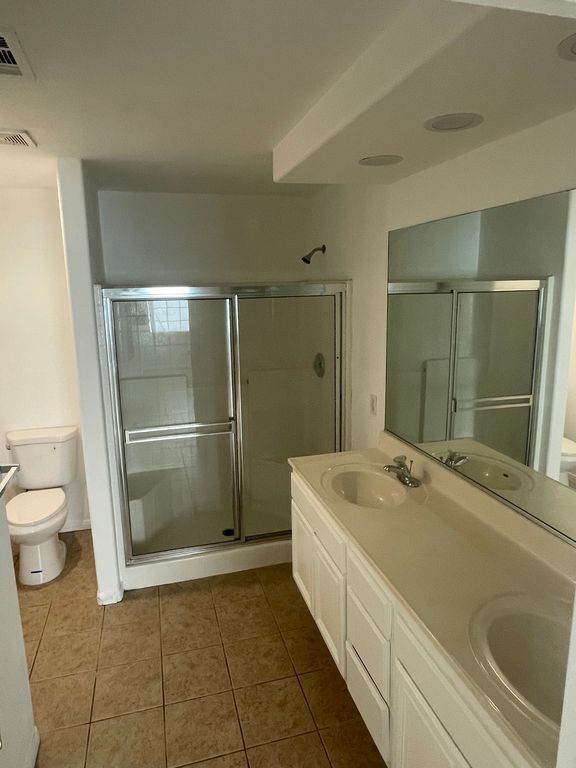 Foto del edificio - 16349 Appletree Ln