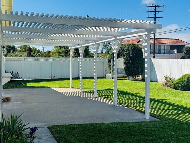 Foto del edificio - Ideal Multigenerational Home with Separate...