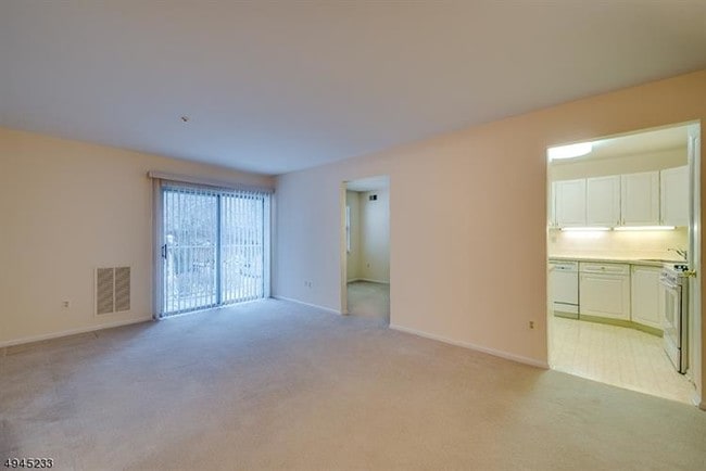 Building Photo - 35 Brookside Ln